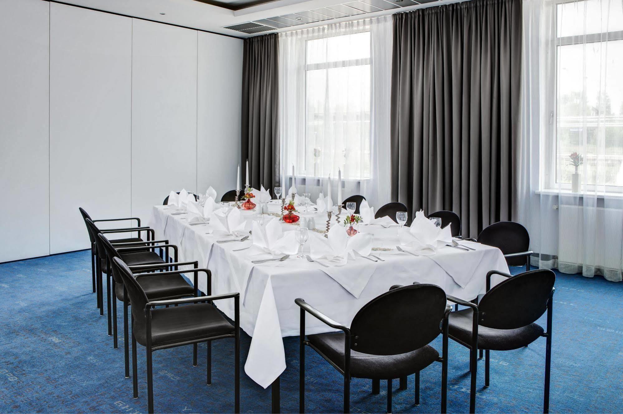 Intercityhotel Rostock Extérieur photo